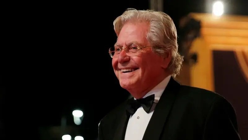 "حفاظا على هوية مهرجان القاهرة السينمائي".. حسين فهمي يرفض مليون دولار