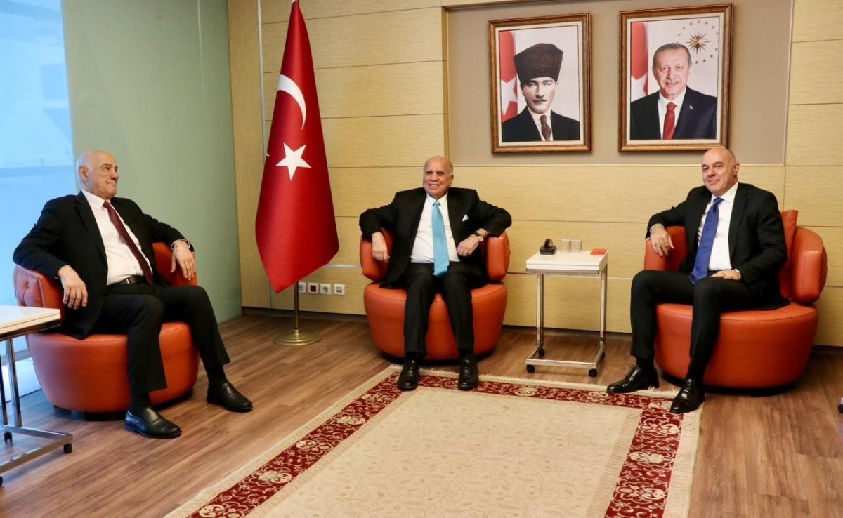 وزير الخارجية يصل أنقرة على رأس وفد لبحث ملف المياه