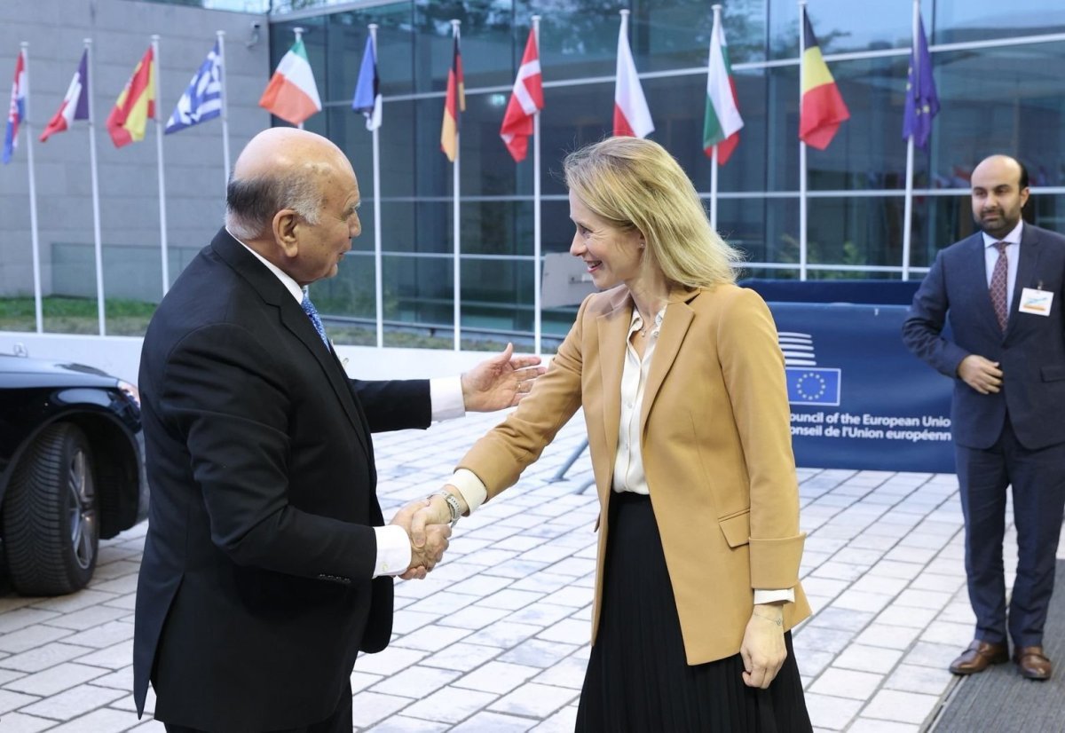 وزير الخارجية يؤكد استمرار العراق في ترسيخ مسيرته الديمقراطية