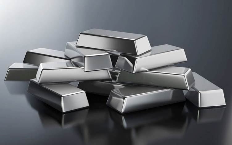 أونصة الفضة تقترب من 73 دولاراً