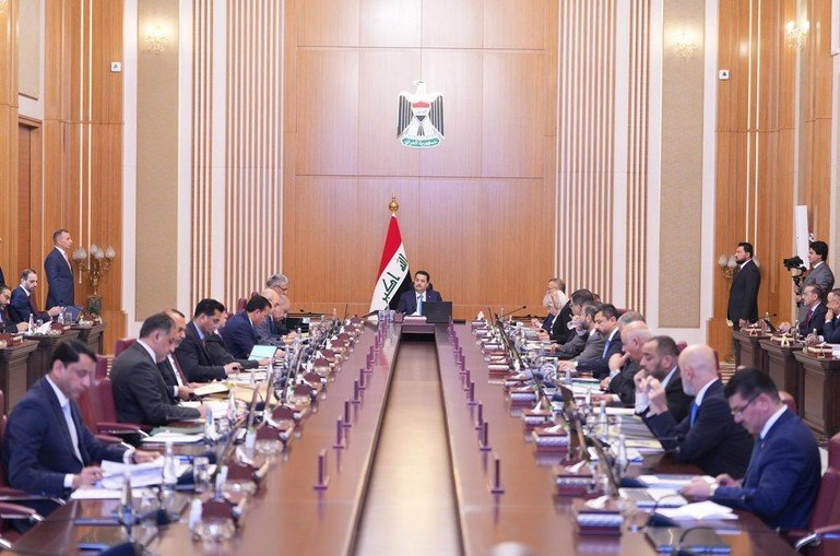 الحكومة العراقية تصدر قرارات جديدة: بيع سيارات الدولة غير الإنتاجية وإيقاف احتساب الشهادات والبعثات ومنع النقل بين الوزارات